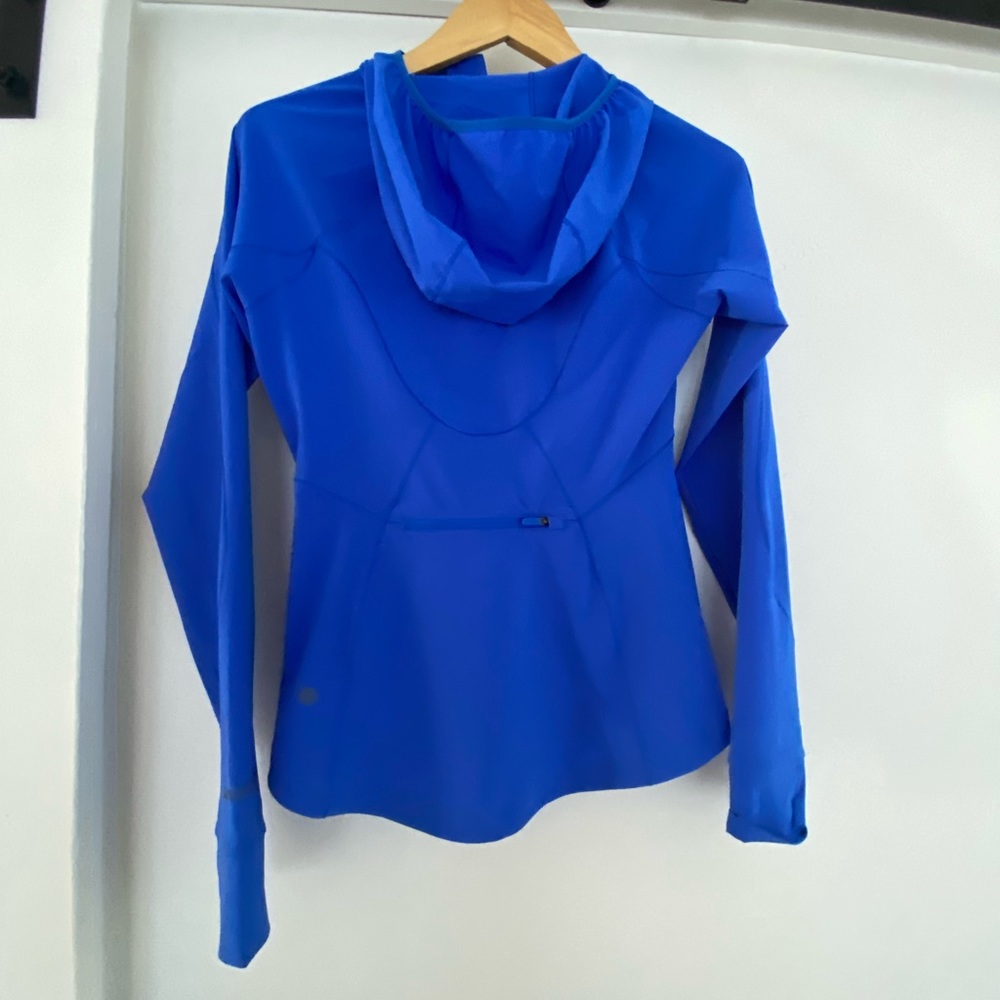 lululemon athletica Raindrop Jacket - Cornflower Blue Size 4